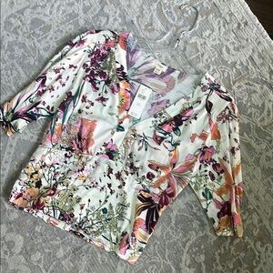 NWT-Anthropologie Red and White floral Graphic 3/4 Sleeve Blouse